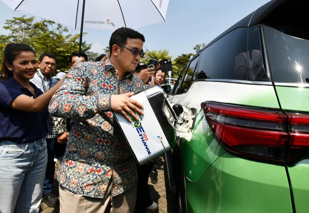 Jos! Kolaborasi Pertamina dan Toyota Lakukan Uji Coba Bioethanol 100% di GIIAS&nbsp;2024